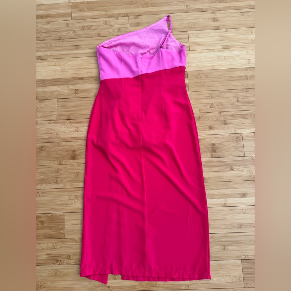Petal & Pup One-Shoulder Two-Tone Pink Midi Dress - Picture 4 of 6